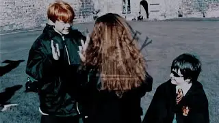 NEW - Behind the scenes on Harry Potter's first movie set. (2000)