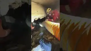 Deprem enkazından 8 yaşındaki çocuğun kurtarılma çalışmaları