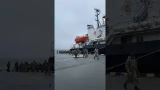 Добровольная сдача в плен украинских пограничников с острова Змеиный