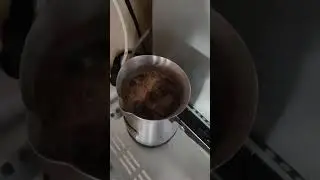 Готовлю кофе утром.