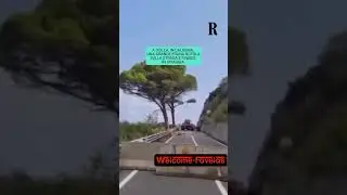 A Scilla, in Calabria, una grande frana rotola sulle strade e finisce in spiaggia