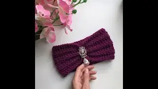 Headband knitting with knitting needles.