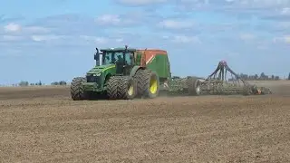 Трактор John Deere 8310R c сеялкой Amazone Citan 12001-C сеет зерно в СПК "Гигант"