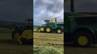 CHOPPING GRASS FOR SILAGE JOHN DEER 