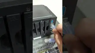 Loading a batch of drives into a Synology NAS 