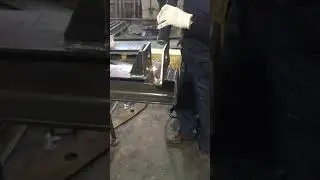 Лазерная очистка фрагмента металлоконструкции