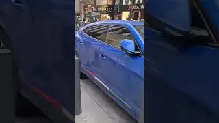 Синий Lamborghini 
