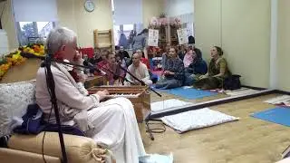 ЧЧЧ Прабху | Киртан перед лекцией (г. Смоленск 04.09.2017)