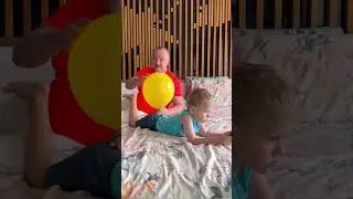 Папа помешал маме 😃