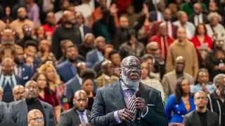 Believers Boycott Potter House Church After Video Leaked Of TD Jakes Stealing Money From Church