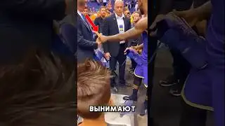 Зачем баскетболисты вынимают стельки прежде чем подарить фанатам?