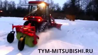 Коммунальный трактор TYM T353 с щеткой и отвалом