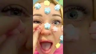 Little bro and sis cute family play game at home 😆