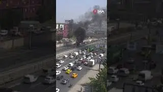 Beylikdüzü E-5 Karayolunda seyir halindeki bir araç alev alev yandı.