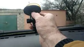 Если держатель телефона плохо держится на стекле.