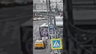 Страшно ДТП возле метро!