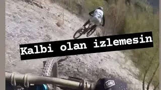 Dik yamaçtan bisikletle aşağı inmek mi? adrenalin dolu dakikalar için tıklayın