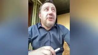 Coronavirus, Salvini in diretta sul balcone. L'urlo del vicino di casa: 