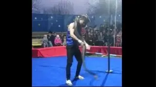 Удав задушил артиста цирка/python strangled circus artist