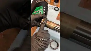 How to replace your fork seals. Explained in 60 sec. ⚠️ Warning : Fork Caps Under Spring Pressure