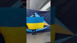 Группа Go-A сфотографировалась на фоне украинского флага перед поездкой на Евровидение