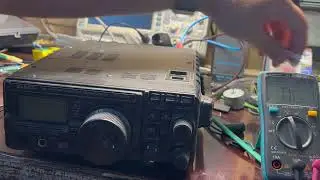 Трансивер YAESU FT-897 все тот же старенький? А дисплей новенький:)