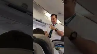 лучший в мире бортпроводник 🤣 best flight attendant in the world #like4like #youtube #youtuber