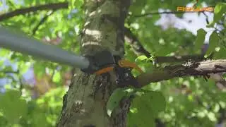 Как пользоваться универсальным сучкорезом Fiskars?
