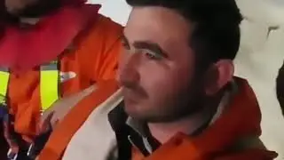Bakida insaat iscisinin oxudugu azan