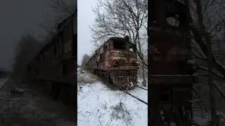 Нашёл суровый, ржавый тепловоз из прошлого. Легендарный ТЭП10