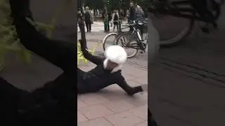 Подушка безопасности для головы? 😱