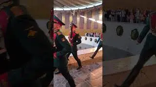Почётный караул. Зал 