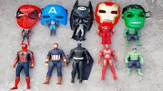 AVENGERS SUPERHEROES #109 Spiderman,Venom,Batman,Superman ,Hulk,Thonas,Flash,Deadpool