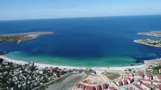 Крым пгт. Черноморское центральная набережная возле Черного моря песчаные пляжи вид с квадрокоптера