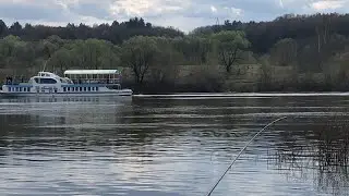 РЫБАЛКА на ОКЕ / ПЕРВАЯ РЫБАЛКА после РАЗЛИВА / Вода уходит БЫСТРО / БУКСИРОВКА Моста