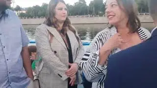 ОДИН ВЕЧЕР В МОСКВЕ Плывëм по Москва-реке на яхте через центр города летом вечером между улиц