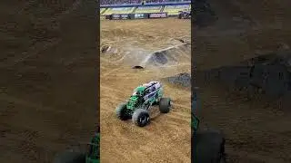 Off-road racing – High-class monster car show Part 1 – Discovery channel