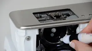 How to oil and clean your BERNINA 7 Series machine