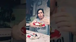Звуки хрустящего маринованного огурчика!  