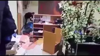 Драка в сервисе за телефон