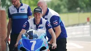 Team Classic Suzuki TAKE ON Brands Hatch