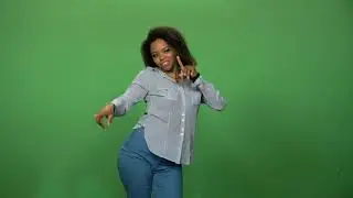 A woman dancing in front of a green screen || green screen || no copyright