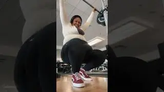 I can squat 225 lbs I say thats pretty strong 💁🏻‍♀️ #gym #fitness #bodypositivity #workout