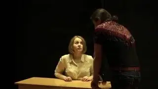 Девочка с персиками