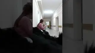 Жадно берёт в рот банан в поликлинике
