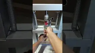 Сделал себе Штуку щелкать орехи 👍👍👍. Гидравлический пресс.