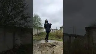 лох не смог разбить бутылку