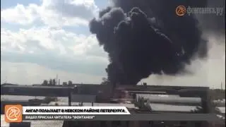 Ангар полыхает в Невском районе Петербурга