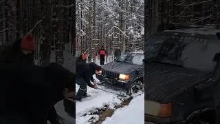 Спасение рядового Jeep Grand Cherokee с помощью лебёдки и траков