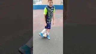 способ как поднять мяч#футбол#shorts